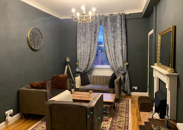 Glamours Stylish Victorian Apartment Near City Centre