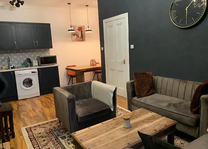 Glamours Stylish Victorian Apartment Near City Centre
