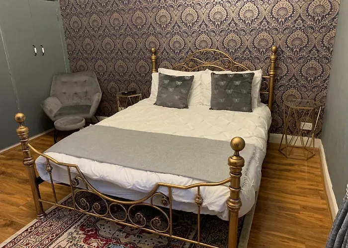 Glamours Stylish Victorian Apartment Near City Centre